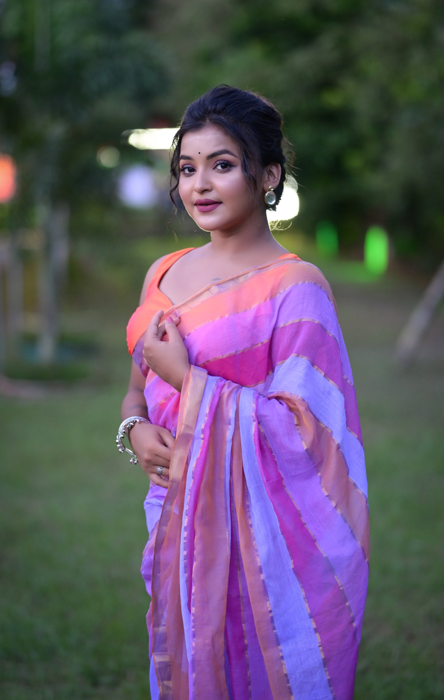 Handwoven Pink & Lavender Striped Mull Cotton Saree with Golden Touch – Lightweight Ethnic Wear