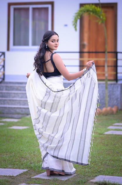 Pure Cotton White Saree with Black Border & Blouse Piece – Elegant Traditional Wear