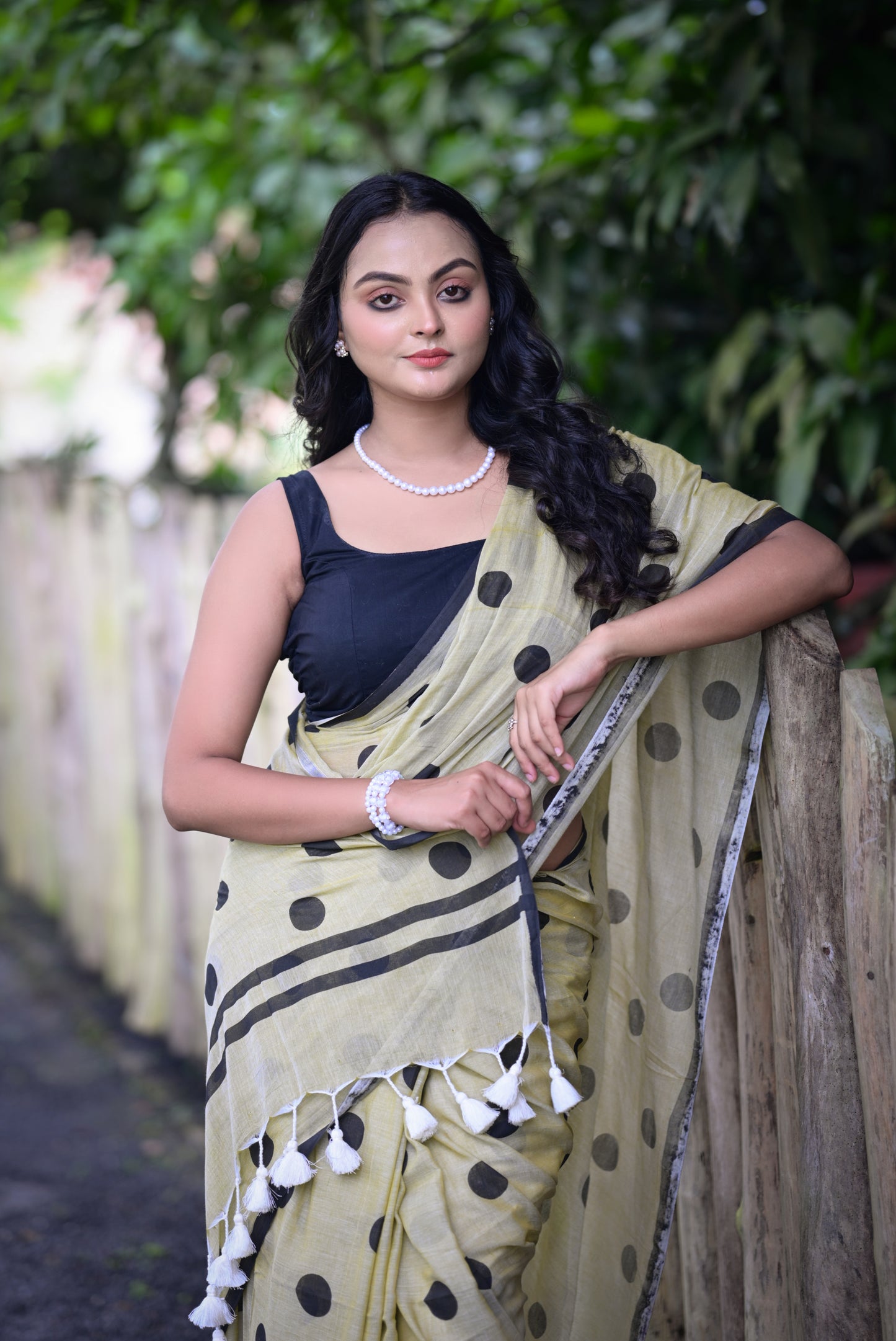Elegant Beige Mull Cotton Saree with Black Polka Dots – Blouse Not Included