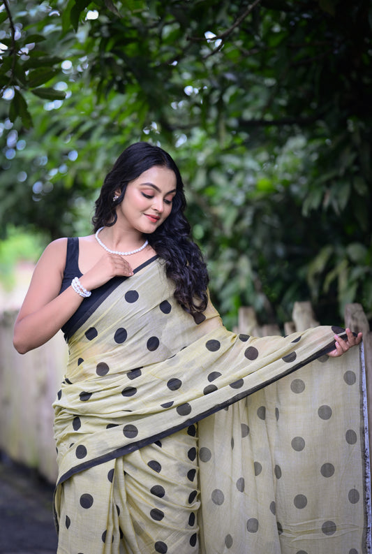 Elegant Beige Mull Cotton Saree with Black Polka Dots – Blouse Not Included