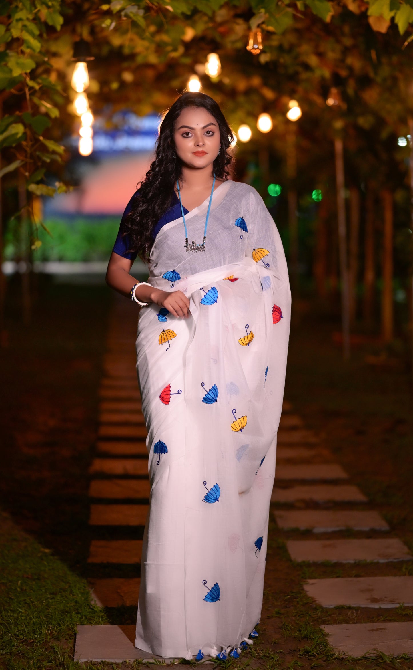 Elegant White Mull Cotton Saree with Colorful Umbrella Embroidery – Handwoven Lightweight Saree