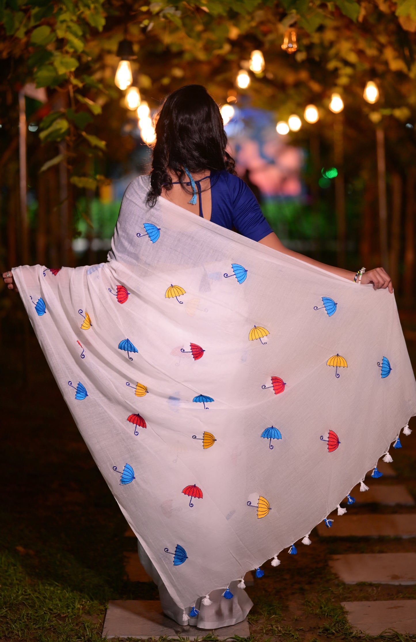 Elegant White Mull Cotton Saree with Colorful Umbrella Embroidery – Handwoven Lightweight Saree