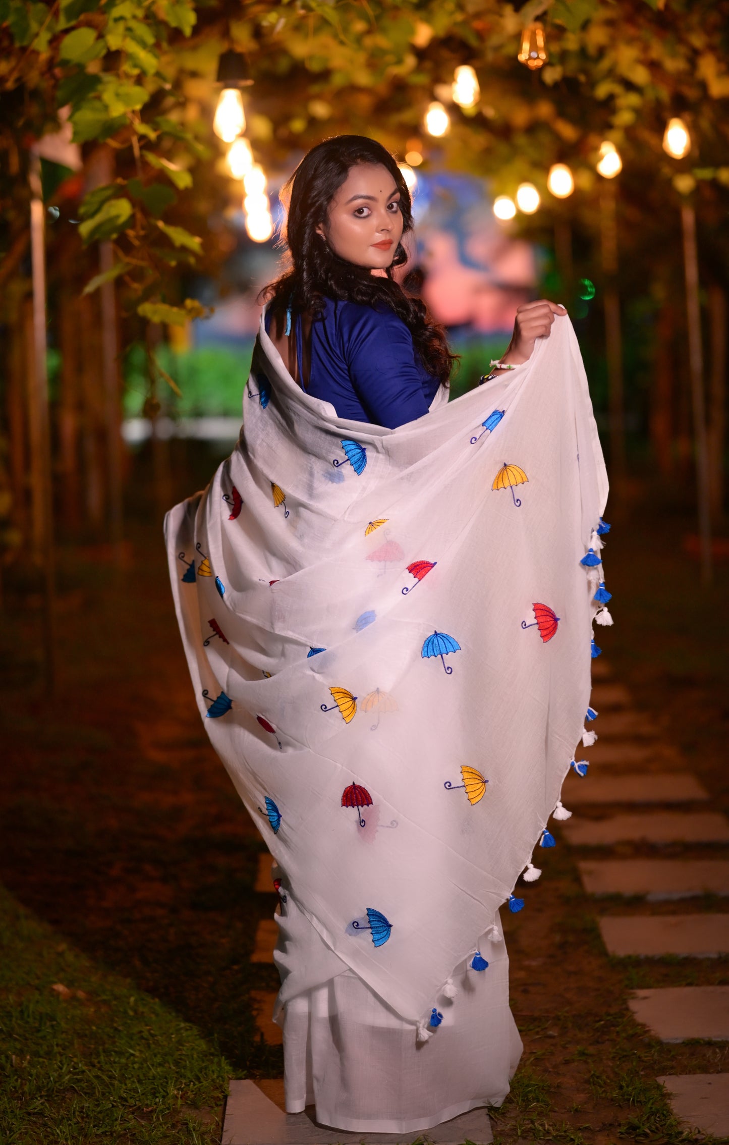 Elegant White Mull Cotton Saree with Colorful Umbrella Embroidery – Handwoven Lightweight Saree