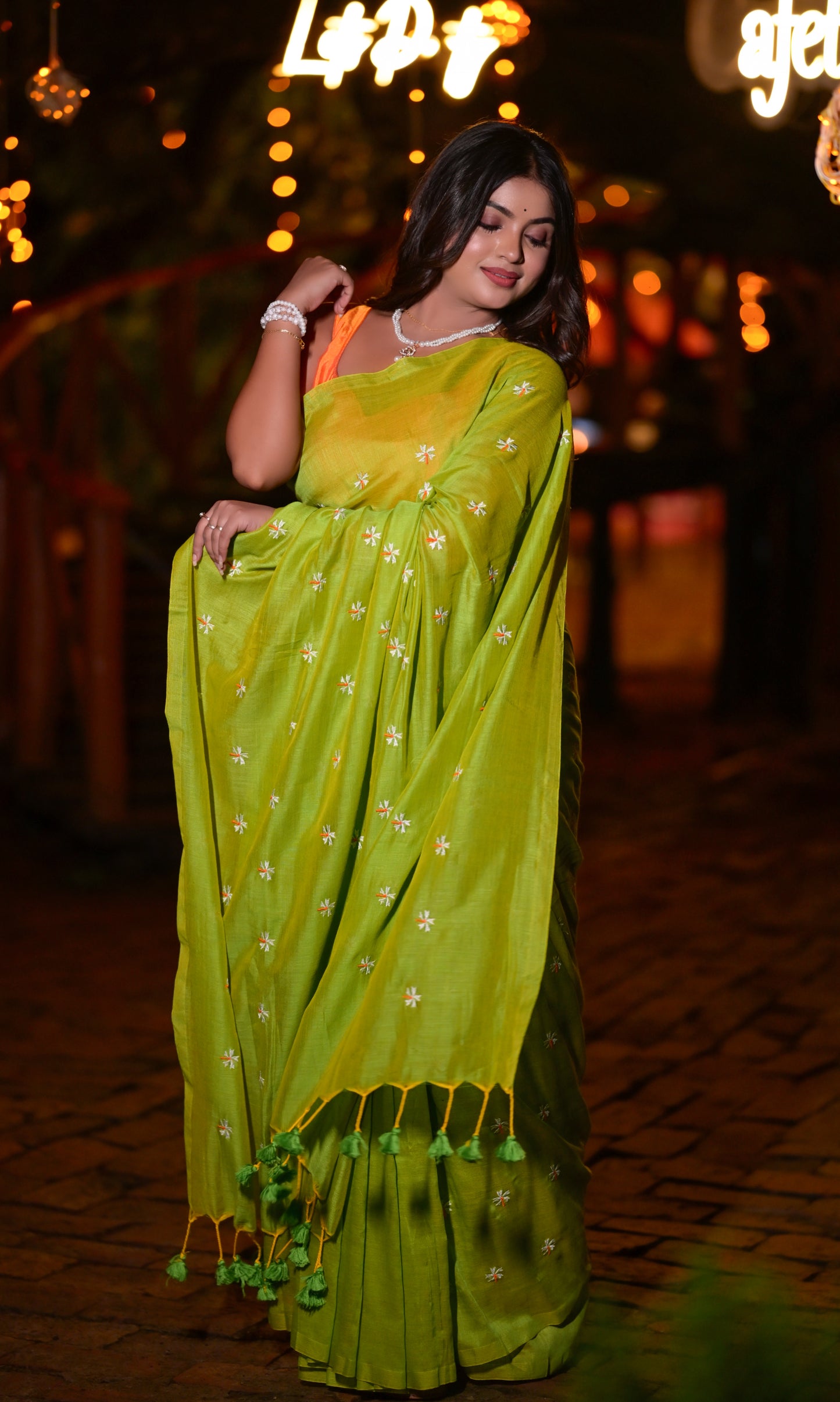 Elegant Green Khadi Cotton Saree with Embroidered Motifs & Matching Blouse Piece