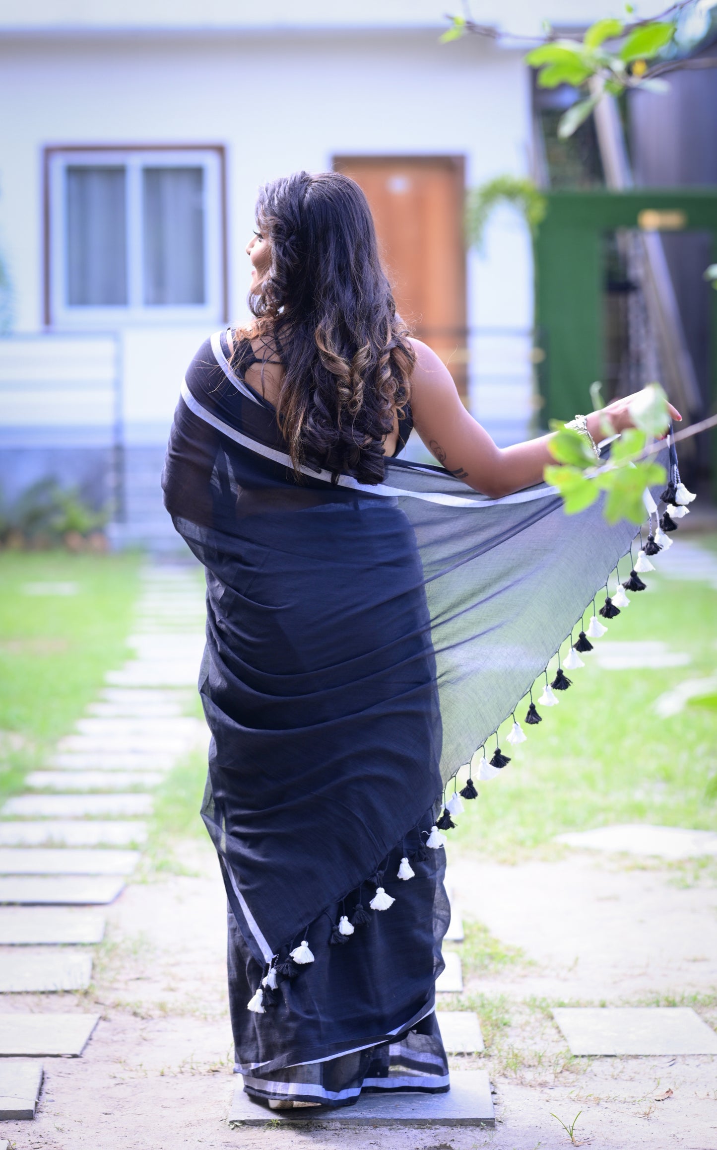 Elegant Black Mull Cotton Saree with White Border – Lightweight & Soft | Blouse Not Included