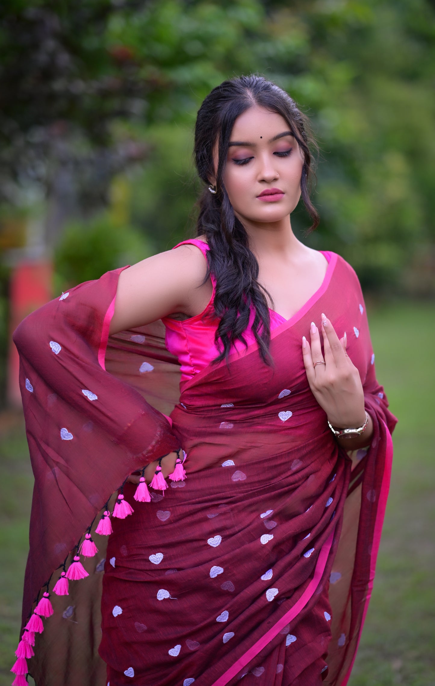 Maroon Mull Cotton Saree with White Heart Motifs & Tassels – Lightweight & Elegant (Blouse Not Included)
