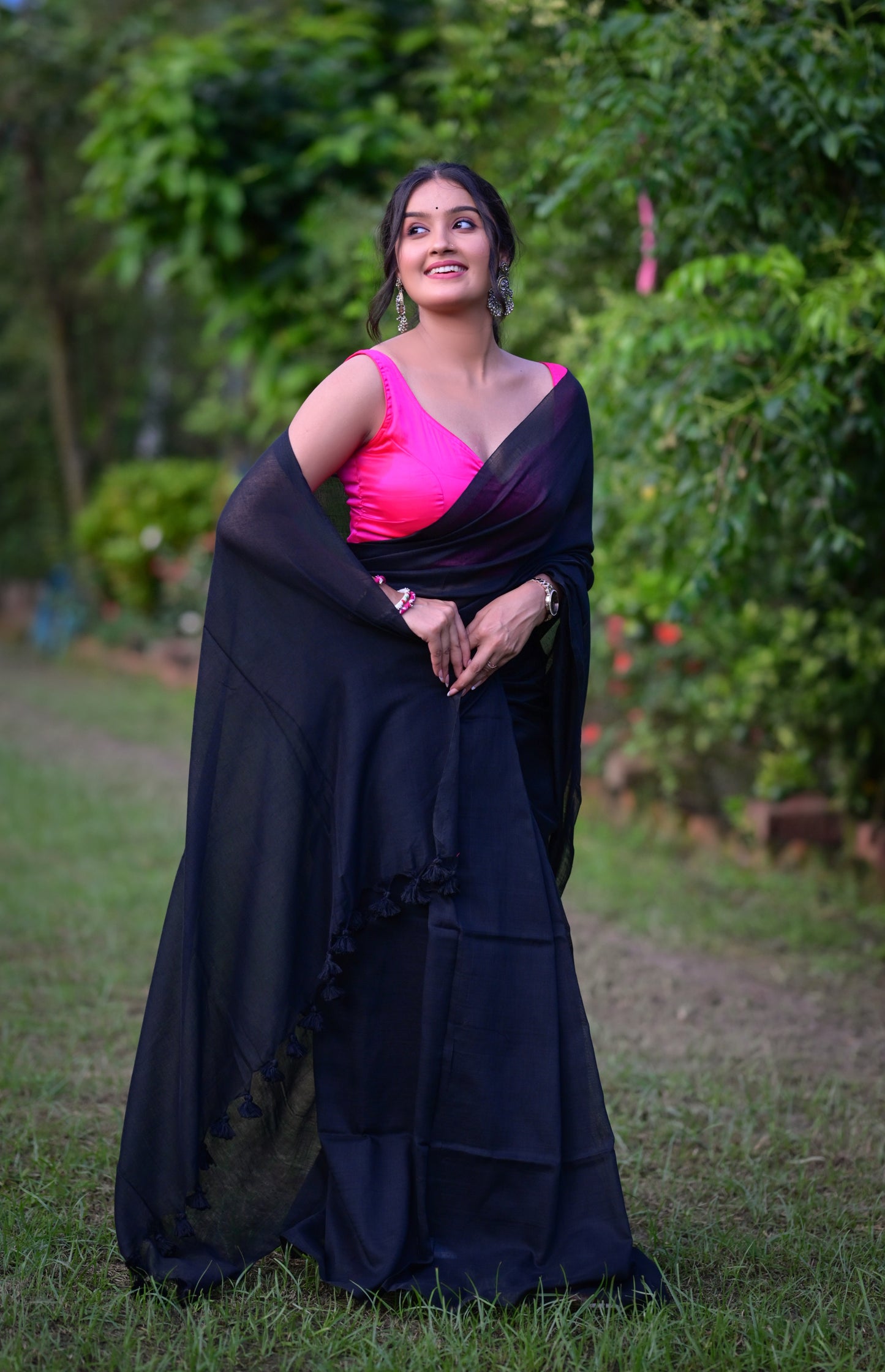 Classic Black Mull Cotton Saree – Soft, Lightweight & Elegant (Blouse Not Included)