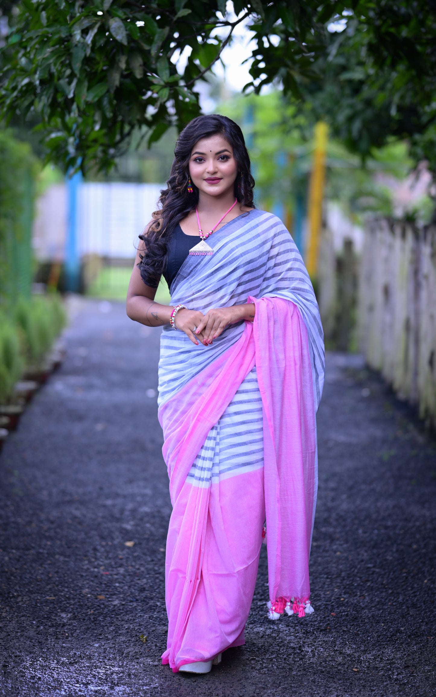 Stylish Grey & Pink Mull Cotton Saree – Soft & Lightweight