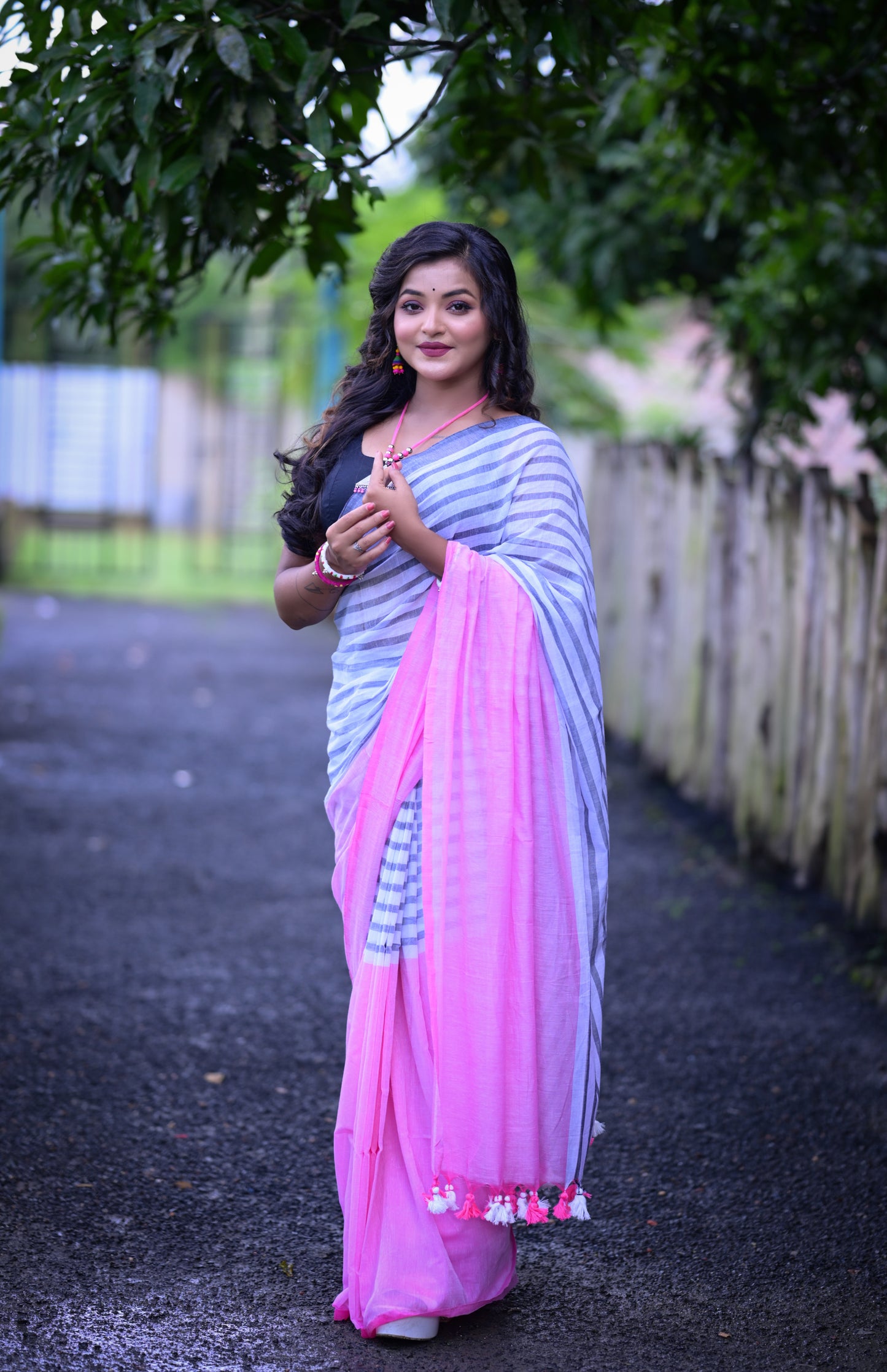 Stylish Grey & Pink Mull Cotton Saree – Soft & Lightweight
