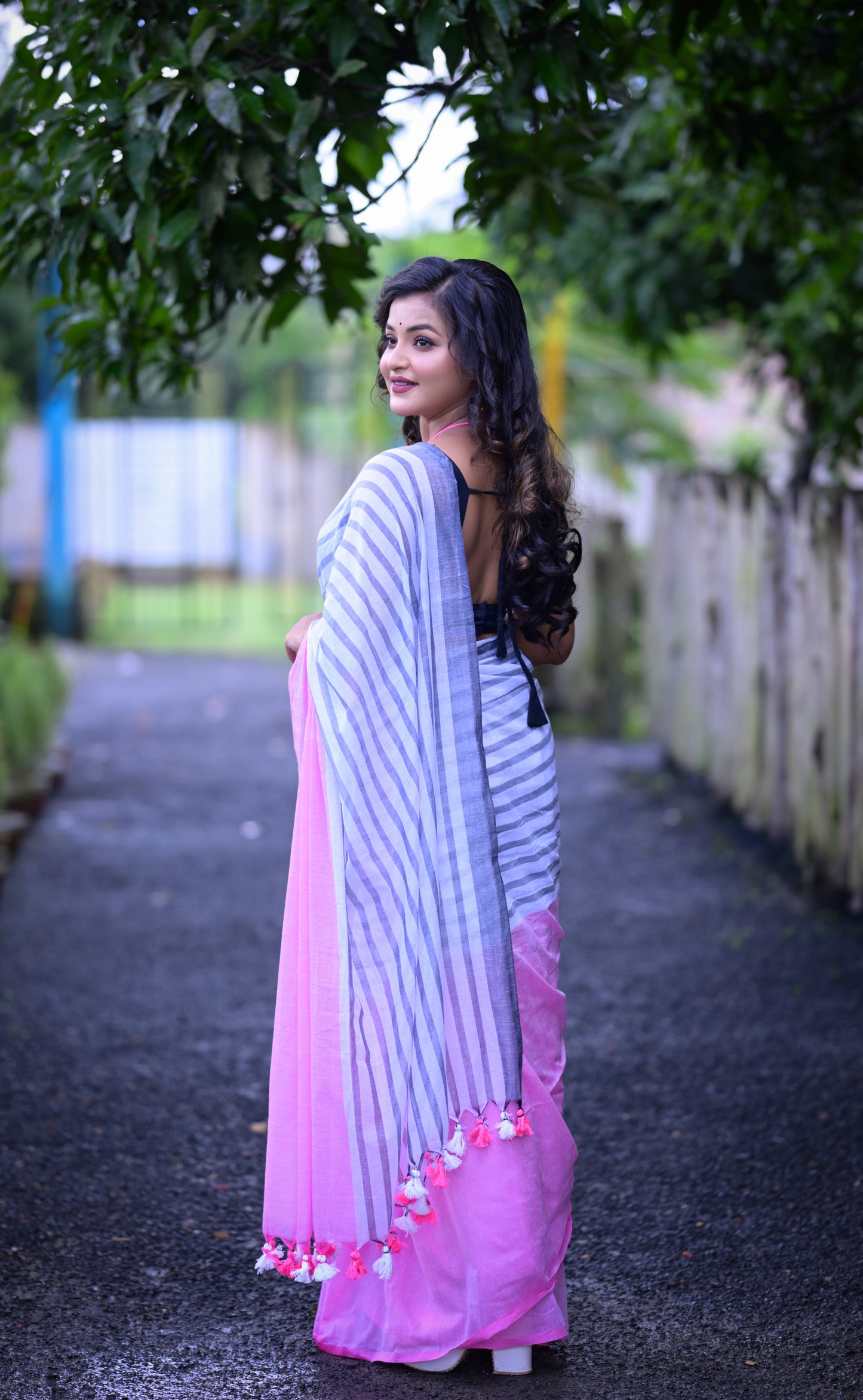 Stylish Grey & Pink Mull Cotton Saree – Soft & Lightweight