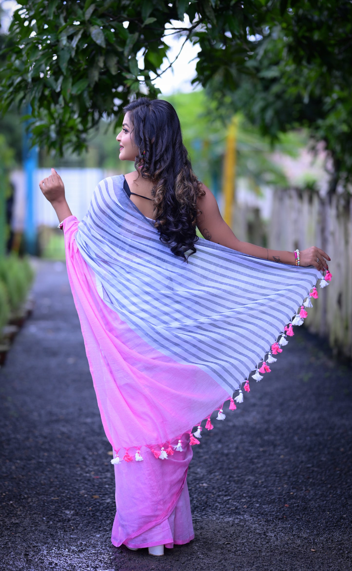 Stylish Grey & Pink Mull Cotton Saree – Soft & Lightweight